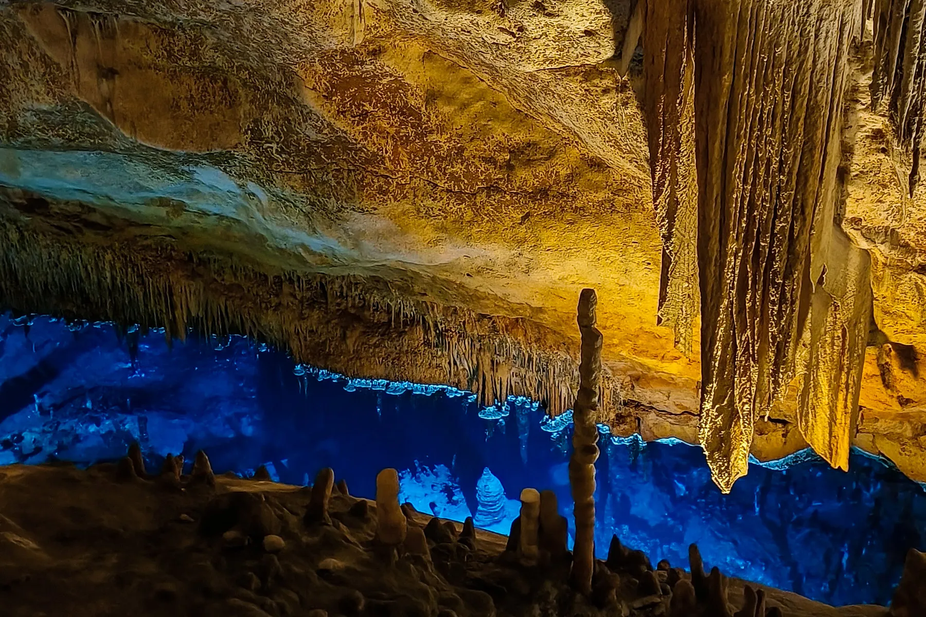 Podziemne jezioro w Cuevas del Drach